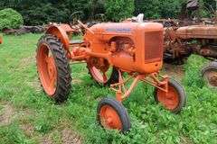 ALLIS CHALMERS 'B' ASPARAGUS TRACTOR