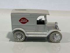 ERTL DAIRY QUEEN 1917 FORD MODEL T VAN BANK - 1/25