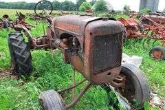 ALLIS CHALMERS 'B' TRACTOR