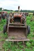 ALLIS CHALMERS D14 TRACTOR & LOADER