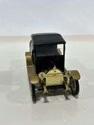 SPECCAST SPEC-TACULAR NEWS 1916 STUDEBAKER TANKER TRUCK BANK - 1/25