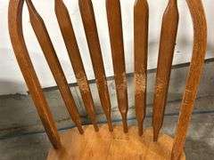 PAINTED OAK PEDESTAL TABLE WITH FOUR CHAIRS AND LEAF