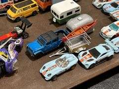GROUP OF ASSORTED DIE CAST CARS & VEHICLES