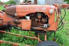 ALLIS CHALMERS 'B' TRACTOR WITH HYDRAULIC UNDER MOUNT