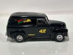 ERTL MELLOW YELLOW 1950 PANEL TRUCK BANK - 1/25