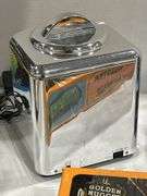 MR.CHRISTMAS PLASTIC TABLE TOP MUSIC PLAYER