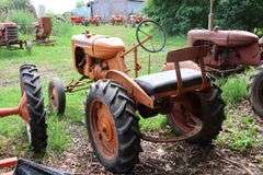 ALLIS CHALMERS B250 TRACTOR