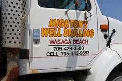 2001 INTERNATIONAL 8100 TANDEM AXLE ROLL OFF TRUCK