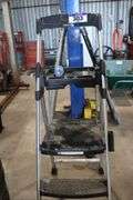 COSCO FOLDING STEP LADDER