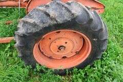 ALLIS CHALMERS 'B' TRACTOR WITH HYDRAULIC UNDER MOUNT