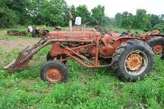 ALLIS CHALMERS D14 TRACTOR & LOADER