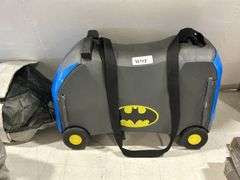 VROOM BATMAN RIDE ON CHILDS LUGGAGE