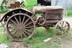 MCCORMICK 15-30 ROAD GRADER TRACTOR