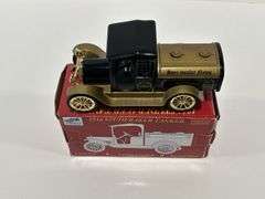 SPECCAST SPEC-TACULAR NEWS 1916 STUDEBAKER TANKER TRUCK BANK - 1/25
