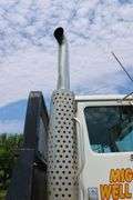 2001 INTERNATIONAL 8100 TANDEM AXLE ROLL OFF TRUCK