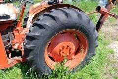 CASE 990 DIESEL TRACTOR & LOADER -RUNNING