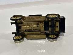 SPECCAST SPEC-TACULAR NEWS 1916 STUDEBAKER TANKER TRUCK BANK - 1/25