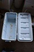RUBBERMAID COOLER