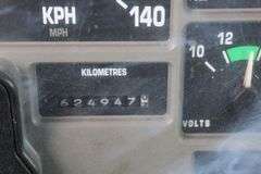 2001 INTERNATIONAL 8100 TANDEM AXLE ROLL OFF TRUCK