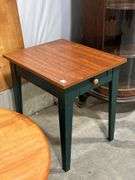 SIDE TABLE - 20"X24"X24"