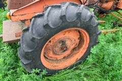 ALLIS CHALMERS 'B' TRACTOR WITH HYDRAULIC UNDER MOUNT