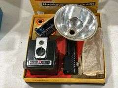 BROWNIW HAWKEYE FLASH OUTFIT CAMERA & BOX