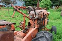 ALLIS CHALMERS 'B' TRACTOR WITH HYDRAULIC UNDER MOUNT