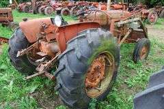 ALLIS CHALMERS D14 TRACTOR & LOADER