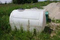 600 GALLON POLY TANK