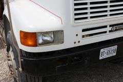 2001 INTERNATIONAL 8100 TANDEM AXLE ROLL OFF TRUCK