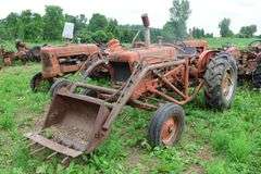 ALLIS CHALMERS D14 TRACTOR & LOADER