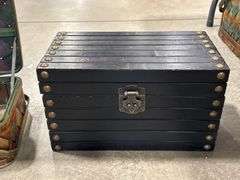 WOODEN STORAGE CHEST & PICNIC BASKET