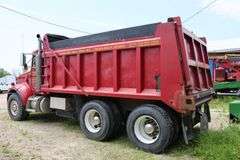 2004 PETERBILT 330 TANDEM AXLE DUMP TRUCK