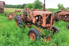 ALLIS CHALMERS 'B' TRACTOR WITH HYDRAULIC UNDER MOUNT