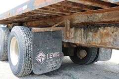 2001 INTERNATIONAL 8100 TANDEM AXLE ROLL OFF TRUCK