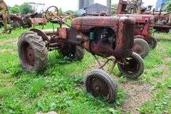 ALLIS CHALMERS 'B' TRACTOR