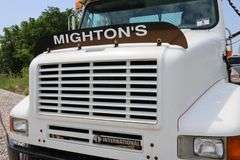 2001 INTERNATIONAL 8100 TANDEM AXLE ROLL OFF TRUCK