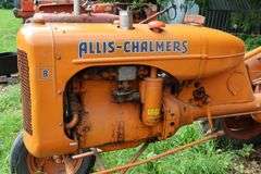 ALLIS CHALMERS B250 TRACTOR