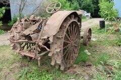 MCCORMICK 15-30 ROAD GRADER TRACTOR