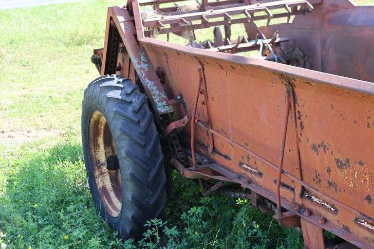 GEORGE WHITE MANURE SPREADER