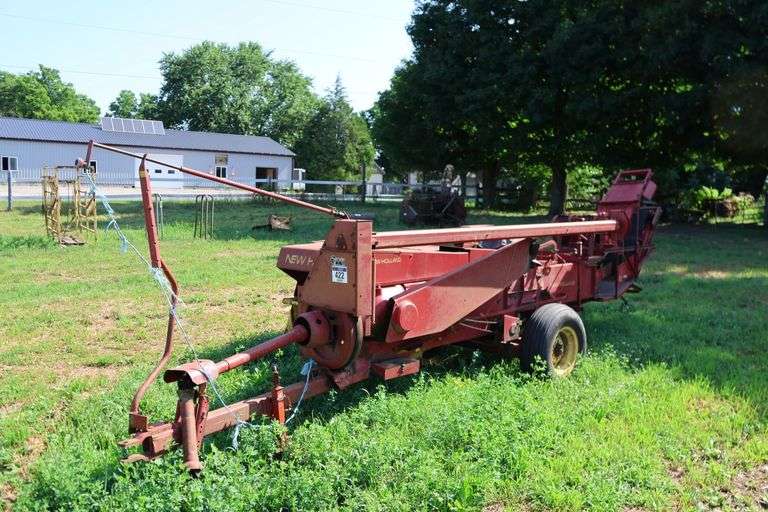 NEW HOLLAND 273 SMALL SQUARE BALER WITH 54A THROWER