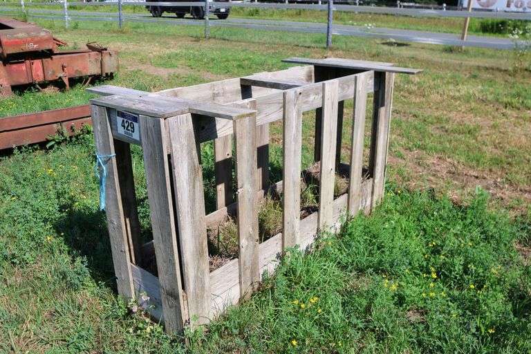 HAY FEEDER