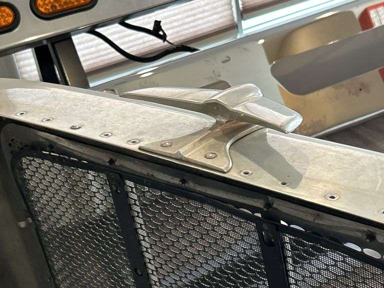 PETERBILT FRONT TRUCK GRILL FOR 389 PETERBILT - 50"X45"