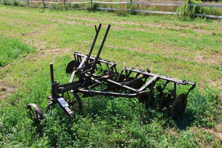 7' TOW BEHIND DISC - Shackelton Auctions Inc.