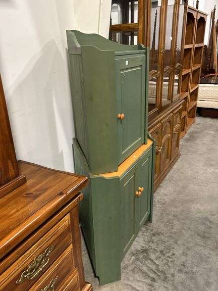 PAINTED UPPER AND LOWER CORNER CABINETS