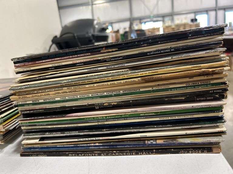 GROUP OF 33 1/3 RPM LP RECORDS - Shackelton Auctions Inc.