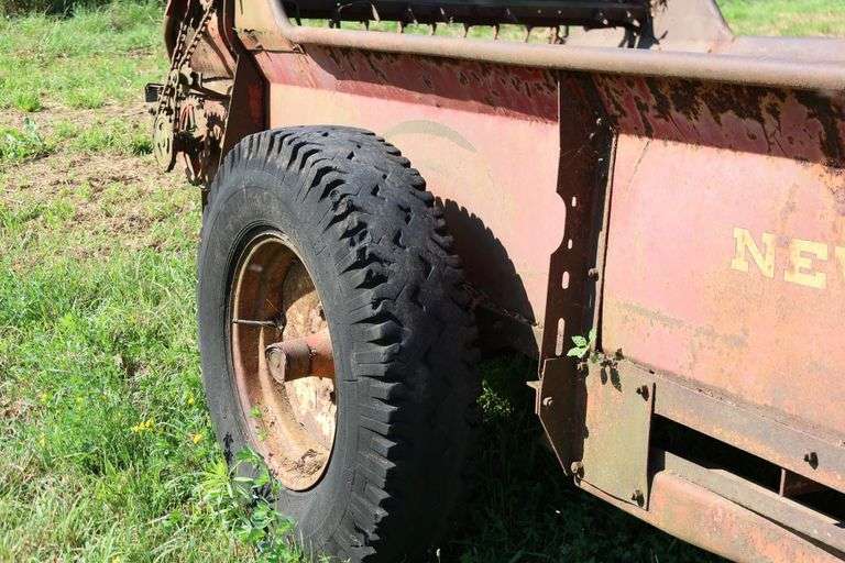 NEW HOLLAND MANURE SPREADER