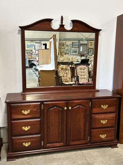 MIRRORED DRESSER 65"X18"X91"
