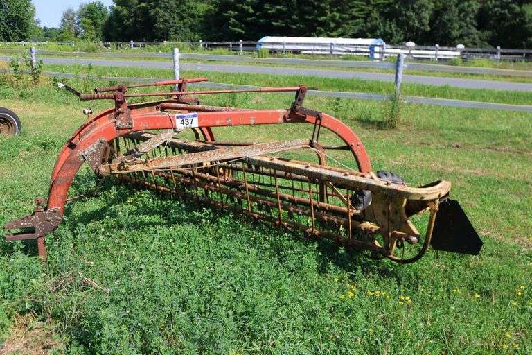 NEW HOLLAND 258 HAY RAKE