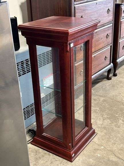 LIGHTED DISPLAY CABINET WITH TWO GLASS SHELVES 15"X15"X36"